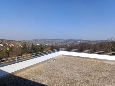Frisch renovierte und lichtdurchflutete 3-Zimmer-Penthouse-Wohnung