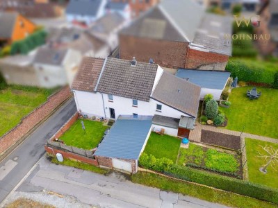 WOHNBAU: Einfamilienhaus mit separater Wohneinheit und 3 großen Garage