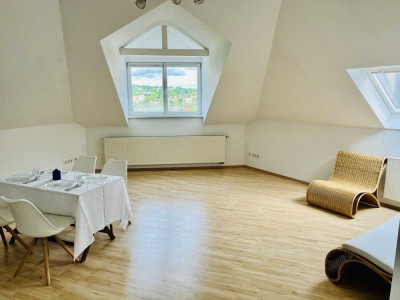 Schöne teilmöblierte Dachgeschosswohnung mit tollem Fernblick