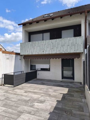 Schönes und bequem gelegenes Reihenendhaus in ruhiger Lage in Dittelbrunn.