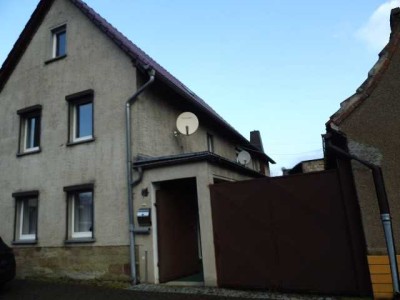 Einfamilienhaus mit kleinem Grundstück und zusätzlich 2 Garagen in ruhiger Ortslage von Gehofen