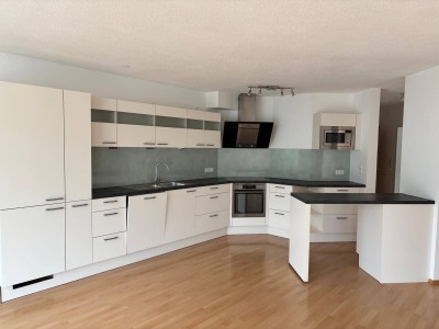Moderne 3-Zimmer Wohnung mit Balkon und Tiefgarage