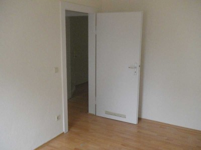 2-Z.-Whg, Balkon, Einbauküche, Tageslicht-Bad, Kellerraum