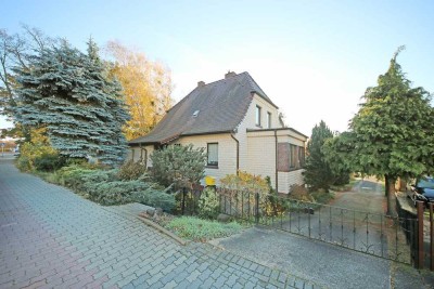 freistehendes Einfamilienhaus mit 7 Garagen in zentraler Lage von Lutherstadt Wittenberg