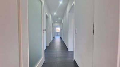 Sanierte, stufenlose 3,5-Zimmer-Wohnung mit Terrasse und Stellplätzen in ruhiger Lage von Hüttenfeld