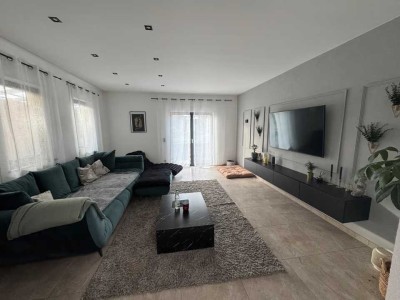 Stilvoll saniertes Reihenhaus im Bayerischen Wald – Einziehen und Wohlfühlen auf 165 m²