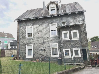 Renovierungsbedüftiges 3 -4 Familienhaus mit Top Rendite