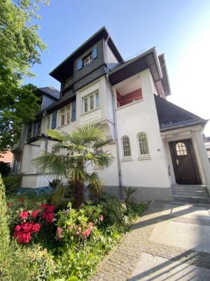 Wohnen in der malerischen Doppelvilla im Landhausstil