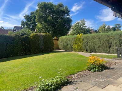 Attraktives Einfamilienhaus mit gepflegtem, eingewachsenem Garten in ruhiger Lage in Rollshausen !