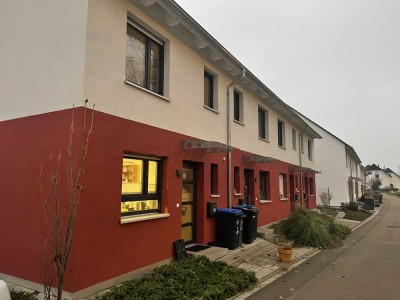 Neuwertiges Reihenhaus mit EBK in Kenzingen
