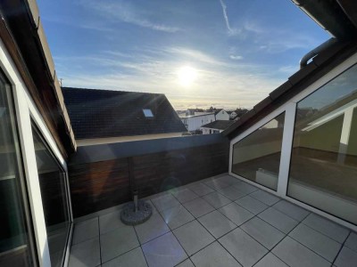 Geräumige 3-Zimmer-Dachgeschosswohnung mit Loggia und EBK in Hattersheim-Okriftel
