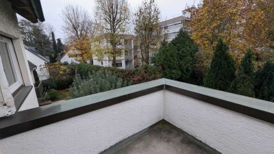 Voll ausgestattete 3,5-Zimmer-Wohnung mit großem Balkon im Grünen