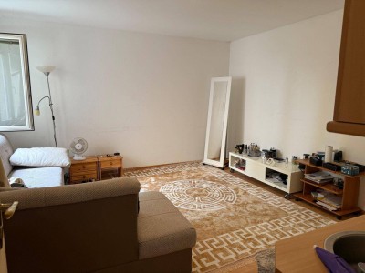 Ruhige 2 Zimmer Altbauwohnung mit Grünblick