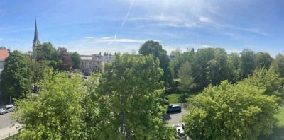3-Raum-Wohnung mit Einbauküche und Südbalkon mit Superblick auf Goethestraße zu vermieten