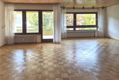Herrlich großzügig und hell: 3 ½ Zimmer mit Balkon und Garage im Haus! Auch 4 ½ Zimmer möglich!