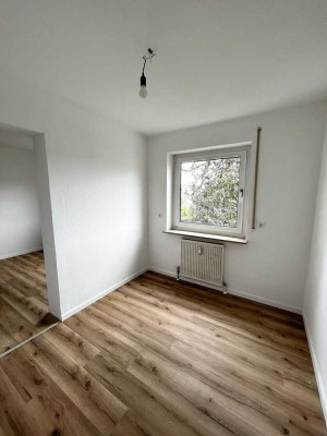 Moderne und gemütliche 2,5-Zimmer-Wohnung mit Balkon & Stellplatz