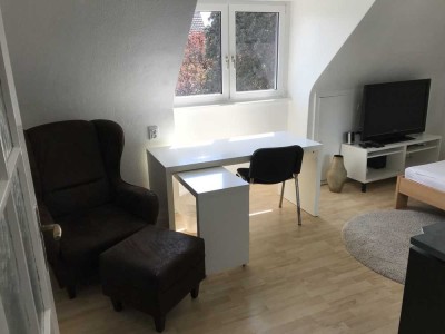 Ruhige und helle voll möblierte 1,5 Zimmer Wohnung zu vermieten.