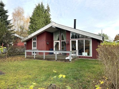 Charmantes Ferienhaus freistehend - umgeben von Wald und Wasser - zu verkaufen!