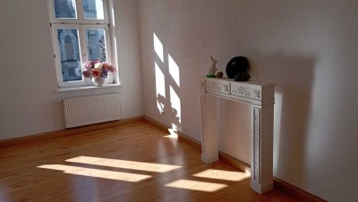 Sonnige geräumige Wohnetage mit Balkon, Stadtmitte - Südseite-