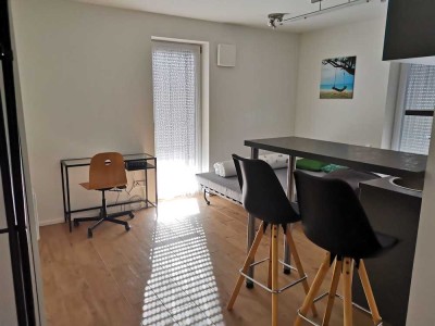 Vollmöblierte moderne 1-Zimmer-Wohnung mit Balkon zu vermieten