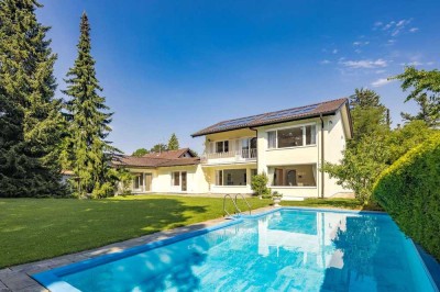 Geräumiges Einfamilienhaus mit Pool zur Modernisierung, alternativ Neubebauung