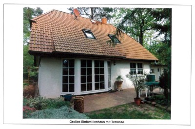 Schönes Einfamilienhaus mit Terasse und Garten