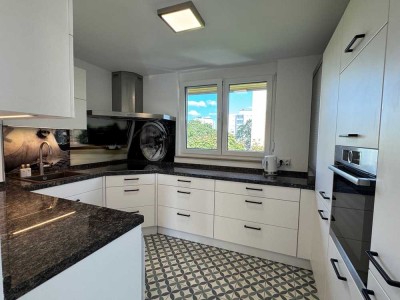 Frisch renoviertes 4-Zi-Penthouse | Terrasse | 3 OG | Zwei Stellpl.  | Top-Anbindung