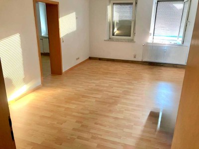 Renovierte 4 Zimmerwohnung in Bahnhofsnähe, optimal für Studenten