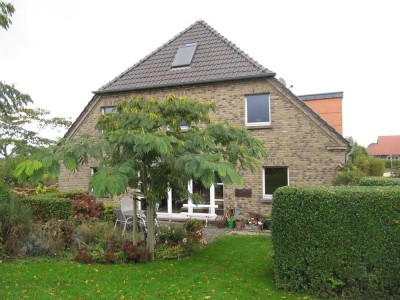 IM EINKLANG MIT DER NATUR   Hochwertiges Einfamilienhaus mit Traumgarten