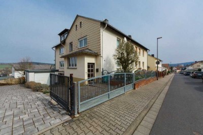 Flexibles Mehrgenerationenhaus mit Traumblick und separatem Büro in Bleidenstadt