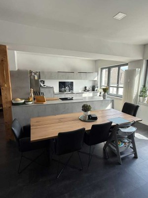 Exklusive, gepflegte 3-Raum-Loft-Wohnung mit luxuriöser Innenausstattung in Rodgau