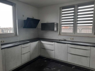 Exklusive 3-Zimmer Penthouse-Wohnung mit 57 qm Dachterrasse in Duisburg-Mittelmeiderich