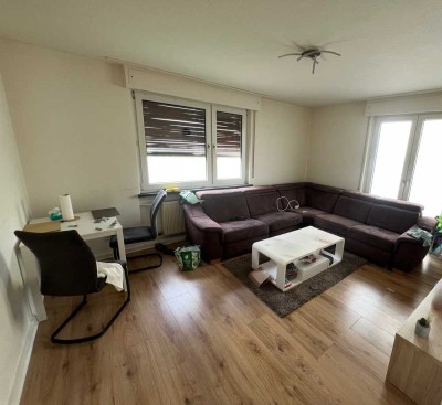 Anpacker gesucht! Schöne 3-Zimmer Wohnung mit Einbauküche