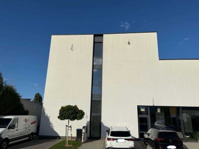 Großzügige Wohnung mit Büroeinheit