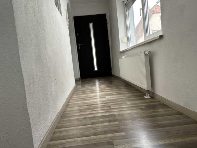 Attraktive und vollständig renovierte 1,5-Raum-Maisonette-Wohnung in Offenbach an der Queich