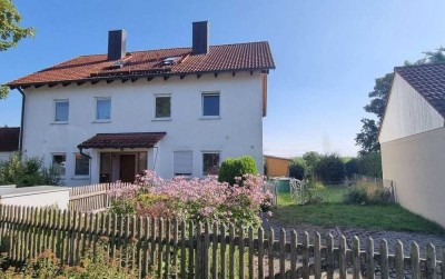 Haushälfte in ruhiger Wohngegend von Neufinsing