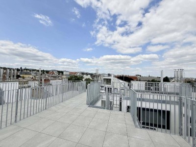 Eleganz trifft Lage – Neubau-Dachgeschosswohnung in Toplage