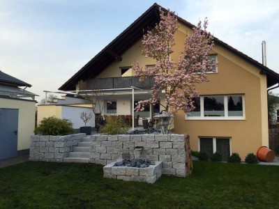 Moderne 5 Zimmer Wohnung Teilmöbliert für den Gartenliebhaber