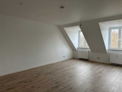 Schöne 2-Zimmer Dachgeschosswohnung in idyllischer Lage