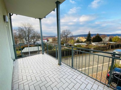 Große 4-Zimmer-Wohnung mit Balkon in der Pfortenstraße 18, Gera