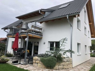 Schöne 5-Zimmer-Maisonette-Wohnung in Niedrigenergiebauweise (Bj. 2023) mit EBK & Balkon in Ebringen
