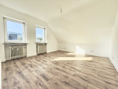 Helle 3-Zimmer-Wohnung mit Dachschrägen, renoviert & bezugsfrei – Brandenburger Straße 5 in Springe