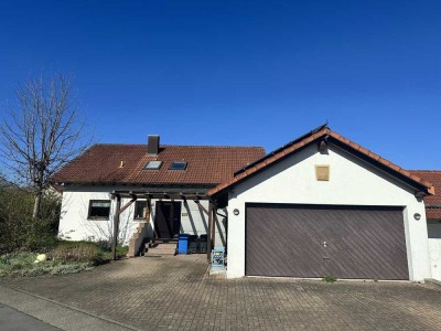 Großzügiges Einfamilienwohnhaus mit Einliegerwohnung und PV-Anlage