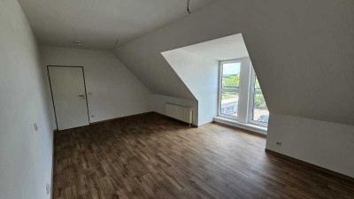 3 Zimmer, tageslichthelles Bad, neuer Fußboden