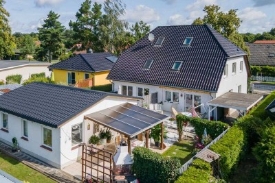 Mehrgenerationenwohnen/ Renditeimmo in Werneuchen - Modernes Doppelhaus mit Nebengebäude und Garage!