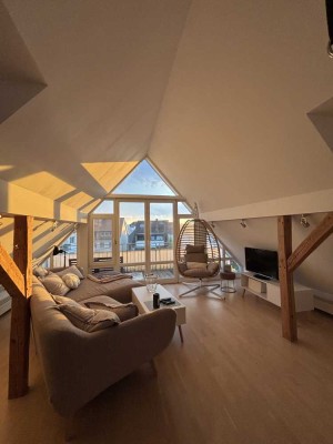 Helle Dachgeschosswohnung mit Balkon und Blick auf den Bremer Dom