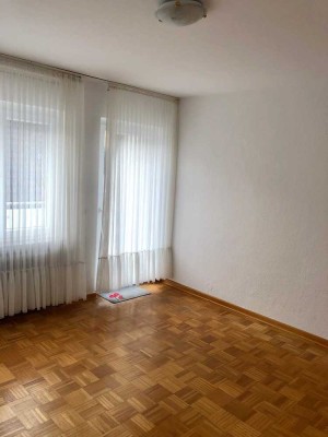 Tolle Lage ! Tolle Wohnung ! Balkon ! Garage ! Nur 4 Wohneinheiten