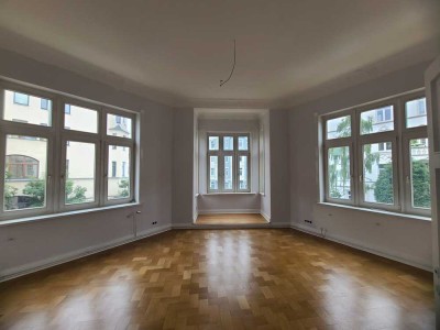 6 Zimmer Altbauwohnung mit 2 Balkone in Hannover Südstadt