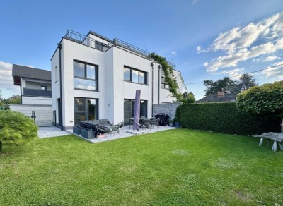 Modernes Traumhaus mit großer Dachterrasse und ausgebautem Wohnkeller, Seeblick inklusive!