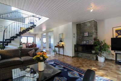 Ihr Rückzugsort am Waldrand – mit Garten, Spa, Garage & separatem Nebengebäude